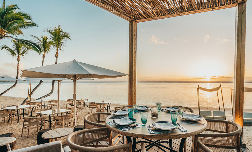 Buddha Bar des Sugar Beach Hotel Mauritius mit Blick auf den Sonnenuntergang